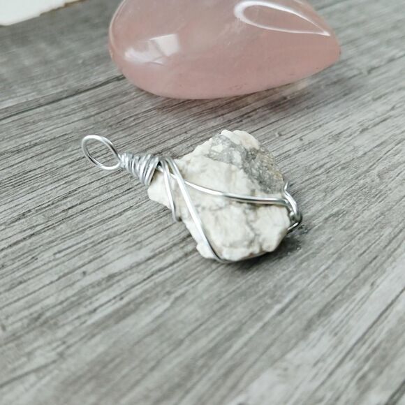 Howlite Gemstone Crystal Pendant Wire Wrapped 1" - Picture 2 of 4
